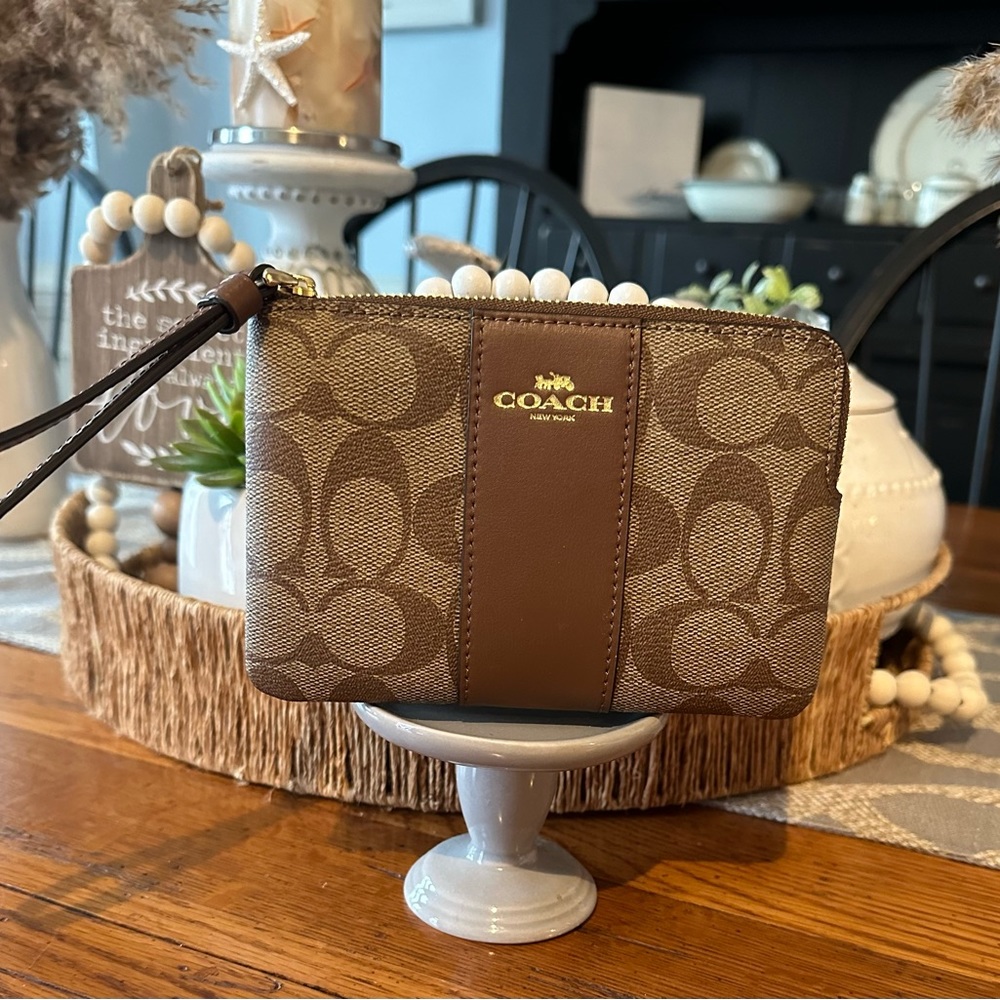 COPY - NWT Coach saddle/khaki Leather zippered wristlet purse